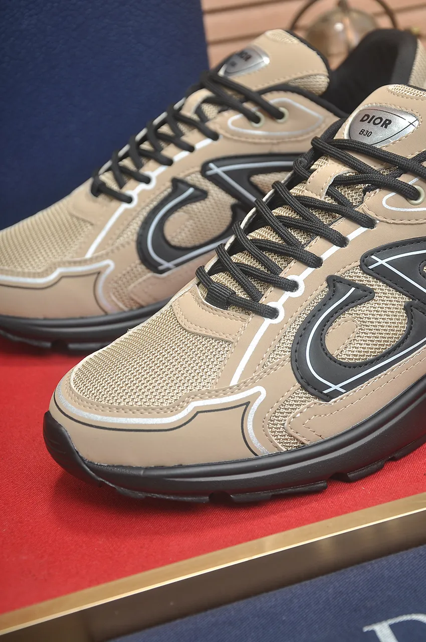 Men's men's shoes 💰: 500💶 (top original order) Brand: Dior (Dior) Standard code: Men's code 38-44 (45 customized) Grade: Same as the official website Material: Top original cowhide spliced ​​together Original wear-resistant and lightweight outsole Style category: Fashionable casual shoes Distinguished luxury brand elements top luxury Color: Actual picture color